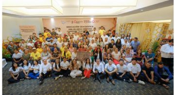 Justicia histórica para la Zona Maya: Mara Lezama y Santiago Nieto entregan Indicación Geográfica a la miel melipona de Quintana Roo