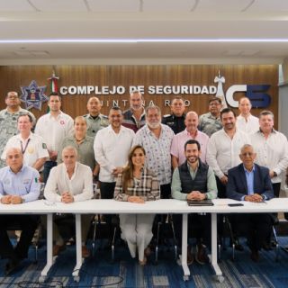 Mara Lezama supervisa avances en atención a turistas con autoridades del Aeropuerto Internacional de Cancún