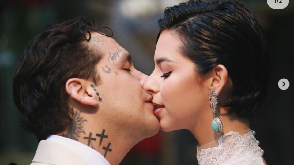 Ángela Aguilar y Nodal cantaron 'La Gata Bajo La Lluvia' en su boda