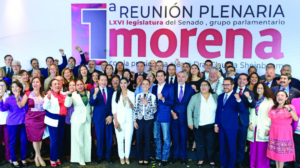 En la reunión plenaria de Morena, Claudia Sheinbaum dio la bienvenida a los dos perredistas que se sumaron a la bancada mayoritaria en el Senado.