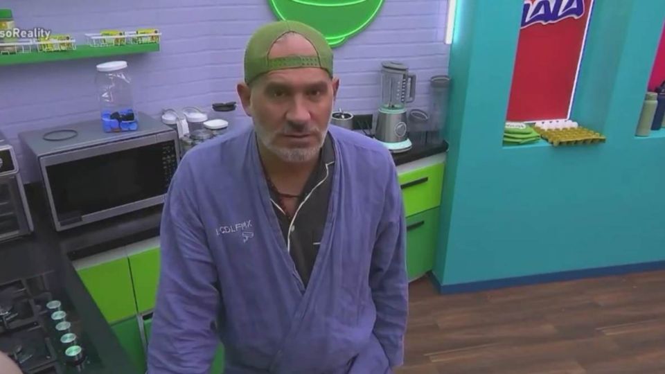 Arath de la Torre ya no aguanta el ambiene hostil dentro de La Casa de los Famosos México