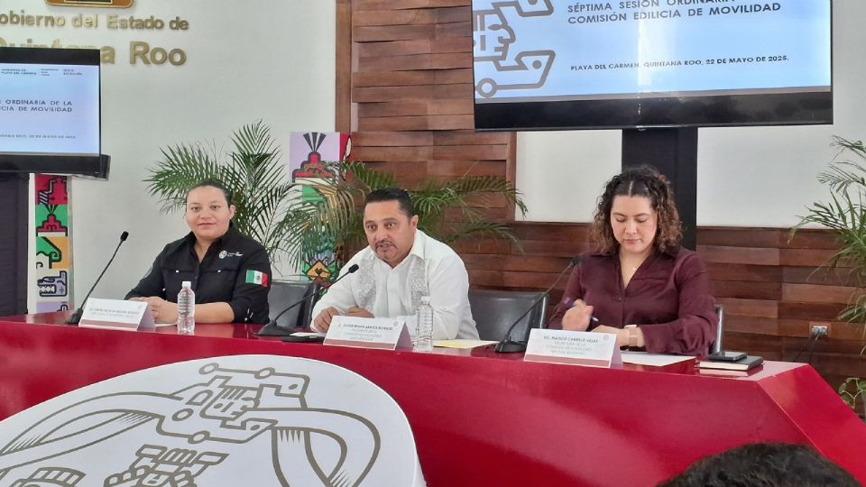 El regidor Javier Renan Santos encabezó la presentación del PIMUS en Playa del Carmen.