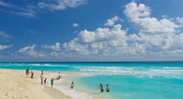 ¿Cuál es la playa más bonita en CANCÚN, sin sargazo y de aguas cristalinas según la IA?
