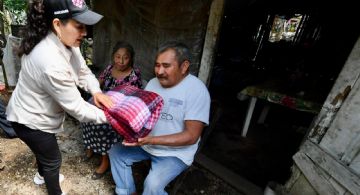 Atienden a familias vulnerables ante bajas temperaturas en Felipe Carrillo Puerto