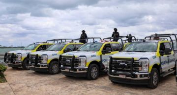 Entregan Ana Paty Peralta y Mara Lezama patrullas para la transformación policial de Cancún