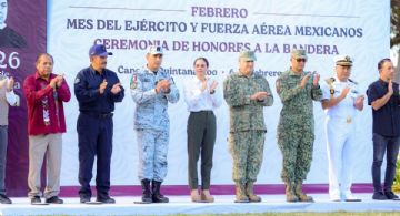 Conmemoran autoridades gubernamentales honores a la bandera nacional
