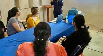 Refuerzan prevención con plática sobre delitos cibernéticos, enfocada a mujeres.