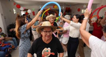 Inauguran Ana Paty Peralta y Vero Lezama "Abus Vienestar" para adultos mayores