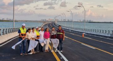 Abren circulación sobre el puente Nichupté.