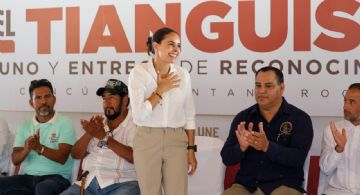 Celebran primer día del tianguis de Cancún.